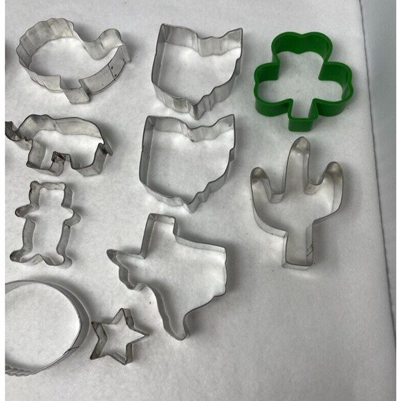 Lot of 17 Cookie Cutters Assorted Shapes Texas Ohio Cactus Airplane Animal - Picture 4 of 4